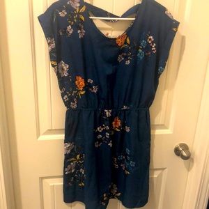 Short sleeve shirt w/pockets. Never been worn. Smoke free environment.